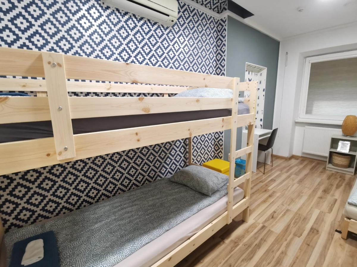 Bar-Celona - Rooms & Beds فيلنيوس المظهر الخارجي الصورة