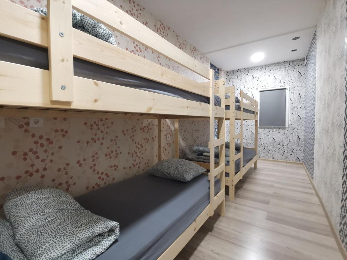 Bar-Celona - Rooms & Beds فيلنيوس المظهر الخارجي الصورة